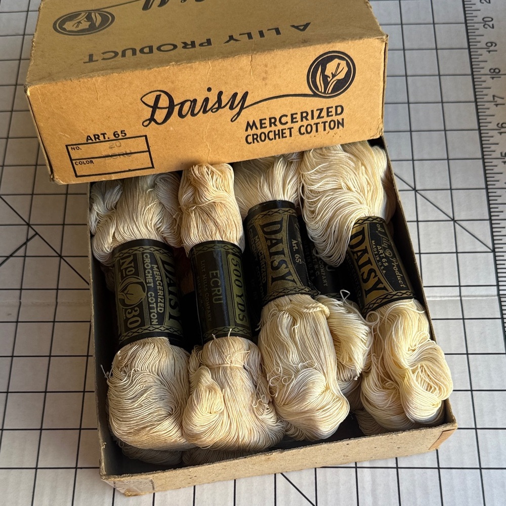 Vintage Daisy Mercerized Crochet Cotton Thread Lot Lily Mills Ecru Cream w Box
